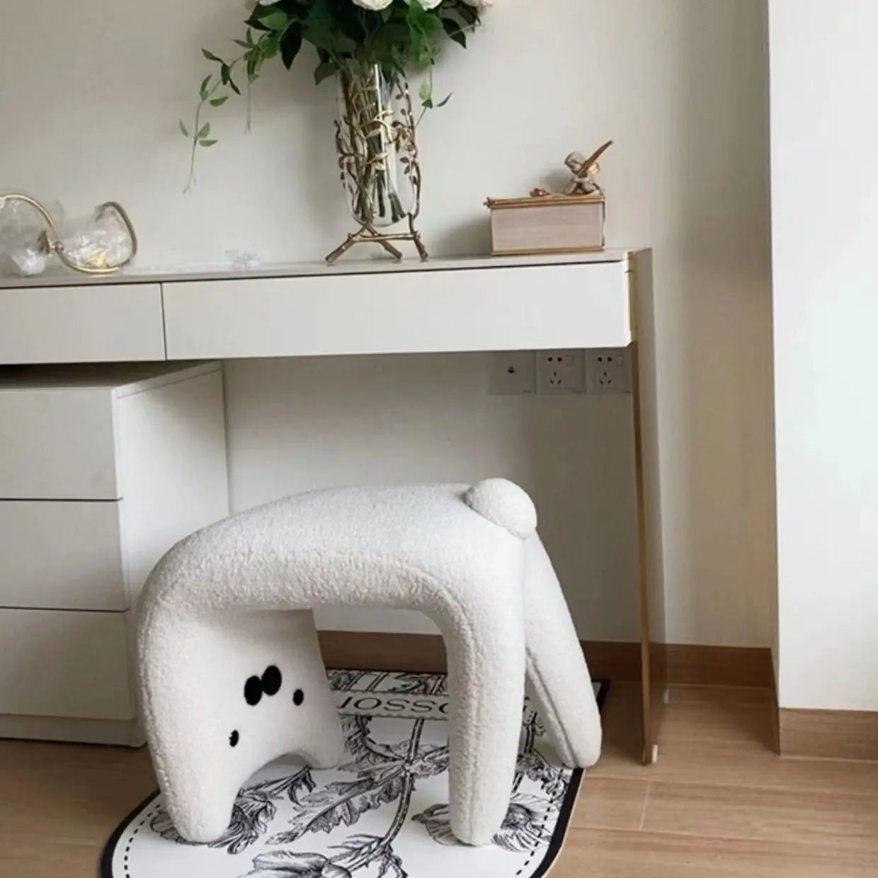 "The Meow Stool" – Plush Cat-Ear Vanity Chair